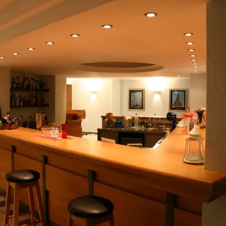 Cape Kanapitsa Hotel & Suites