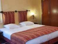 Hotel Botticelli Hotels near Derlon