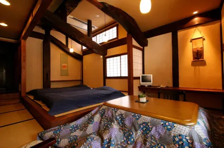 山裡草岡日式旅館
