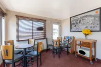 Super 8 by Wyndham Evanston Hotels in Evanston