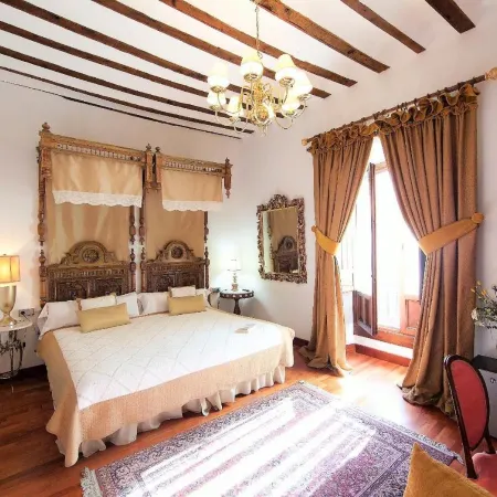 Hotel Boutique Nueve Leyendas Отели в г. Убеда