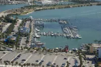 Express Inn & Suites - 5 Miles from St Petersburg Clearwater Airport