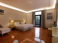 Chasse Boutique Hotel Hotels near BOX