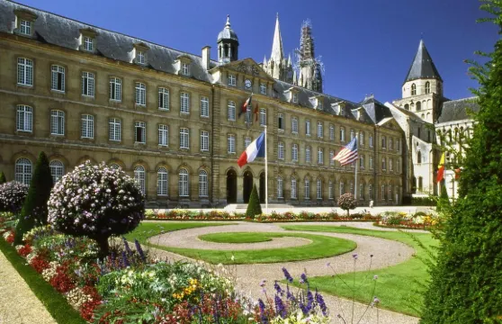 卡昂中心普萊桑斯港美居酒店