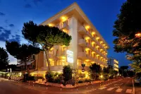 โรงแรมทิฟฟานี - ที่มีสระว่ายน้ำ
