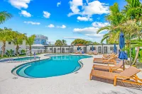 Pelican Post at Anna Maria Island Inn Hotels in Holmes Beach