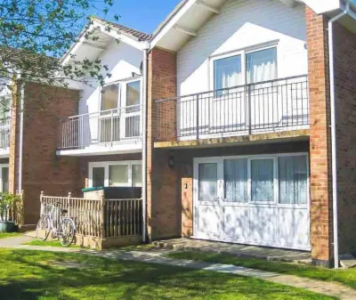 Villa - Sleeps 6 - Pets Ok - Pool - Parking Hotels in 