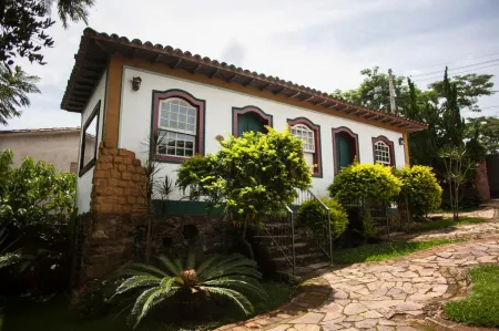 AlmaSerra Vila Отели рядом с достопримечательностью «Sao Jose Fountain»