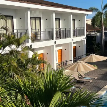 Holabay Resort