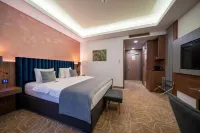 Atlas Hotel Hotels near Dejan Palace