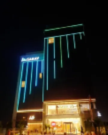 Saray Hotel Apartments Al Jaber Camp Mosque周辺のホテル