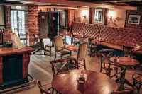 The Thatch Inn فنادق في غلوسيستر