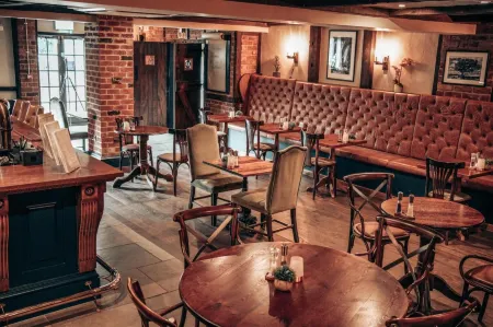 The Thatch Inn Отели рядом со станцией GLOUCESTER STATION RAILWAY STATION