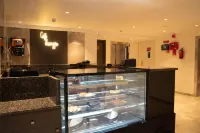 Magnus Lxia Premier, Kalyani Nagar Pune - พร้อมอาหารเช้า