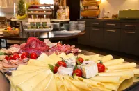 Hotel am Hirschgarten - breakfast