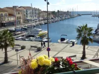 Hôtel et Bar du Port Hôtels à : Mèze