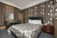 Grand Manor Motor Inn Hotels in Karabar