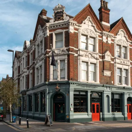 The Station Hotel Отели рядом с достопримечательностью «Железнодорожный вокзал Блэкхит»