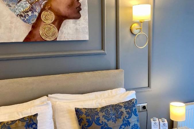 12 Rooms Hotel