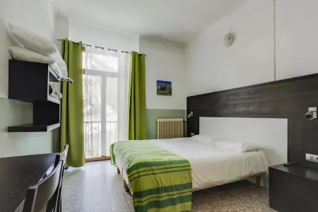 Hôtel de la Citadelle Отели в г. Шато-Арну-Сент-Обан