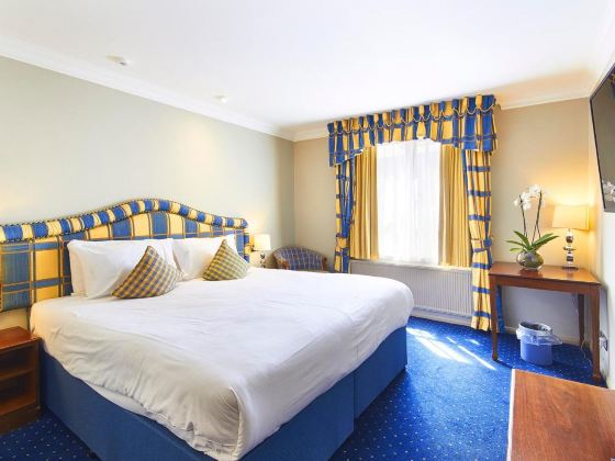The George Hotel