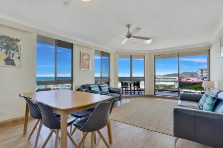 Beach Palms Holiday Apartments Отели в г. Palm Beach