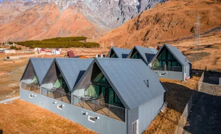 Kazbegi View Cottages Отели в г. Степанцминда