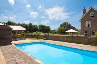 Overtown Manor Bed and Breakfast - Swimmingpools