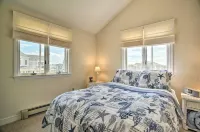 2 Decks + Beach Access: Oceanfront Getaway!