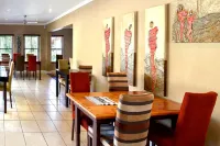 Plumwood Boutique Hotel by the Living Journey Collection - breakfast