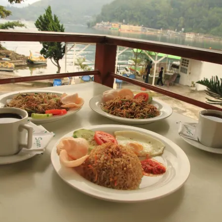 Pandu Lakeside Hotel Parapat