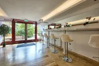 Bassiana Hotel és Étterem - ที่มีบาร์
