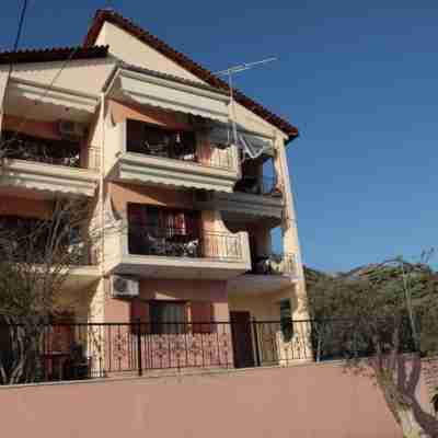 Almini Apartments Hotel Exterior