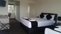 Dooleys Tavern and Motel Capella Hotel di Capella