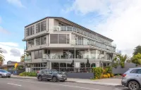 Esplanade Apartments Hotels in Hahei