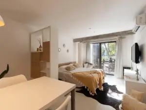 Cbmona Suites