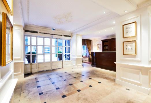 Golden Tulip Hotel의 아늑하고 현대적인 객실