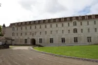 Les Chambres de l'Abbaye Hotels in Chaniers
