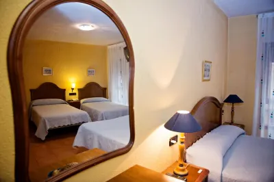 Hostal Guzman El Bueno by Gaiarooms Отели рядом с достопримечательностью «Леонский собор»