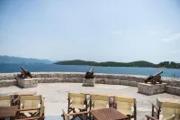 M & J Central Suites Hotels in Оребич