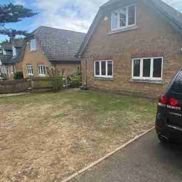 1 Bed Studio - Sleeps 2 - Smoking - Parking - Wifi Hotel Exterior