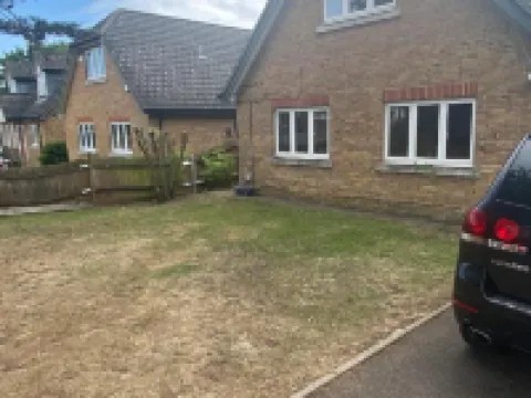 1 Bed Studio - Sleeps 2 - Smoking - Parking - Wifi Hotels in Uxbridge