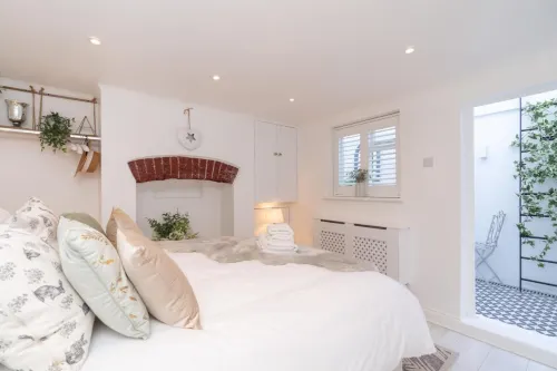 Central Apartment - with Patio and Sofa Bed!