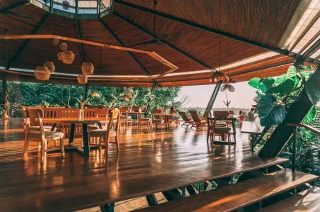 La Loma Jungle Lodge and Chocolate Farm Отели в г. Бастименто