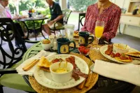 Bed & Breakfast on Tiffany Hill - breakfast