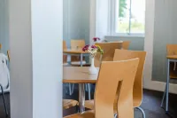 Lochranza Youth Hostel - breakfast