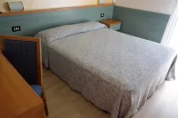 Hotel Paris - Airport Shuttle