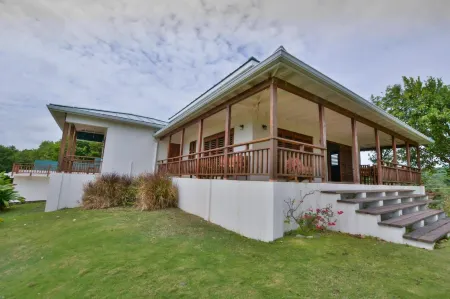 Two Bays Beach Villa, Apartment, and Studios Отели в г. Corinth