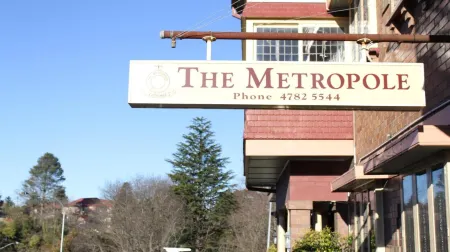 The Metropole Guesthouse Отели в г. Катумба