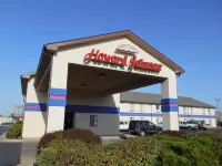 Howard Johnson by Wyndham Wichita Airport - Pet friendly
